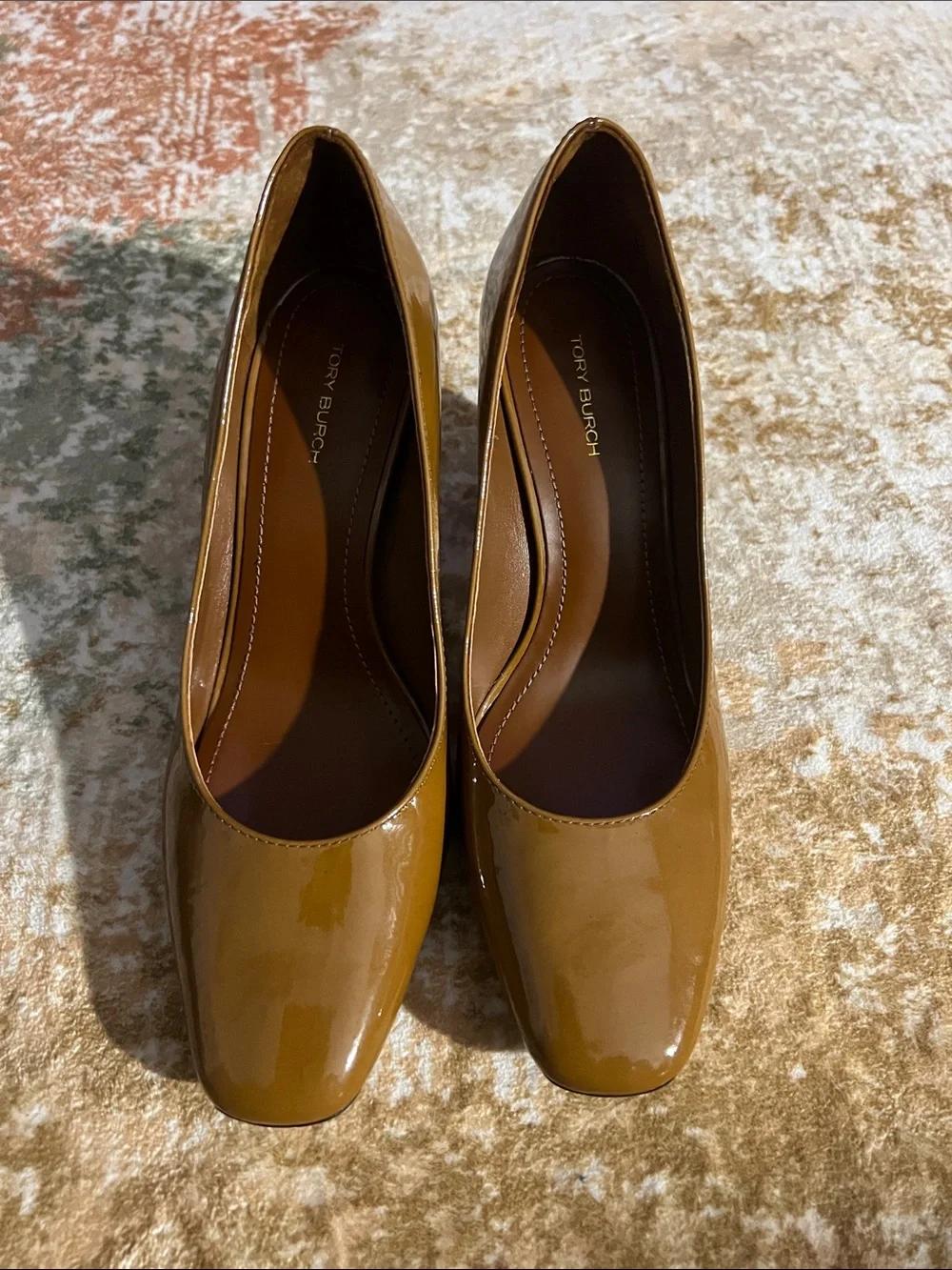Tory Burch Banana Heel Pump Brown Caramel Patent Leather Curved Heel